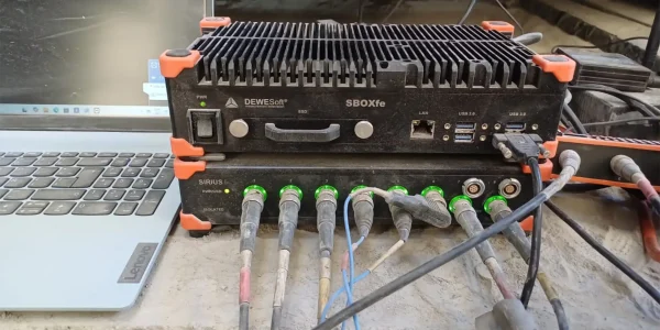 Equipo Dewesoft para análisis de vibraciones industriales